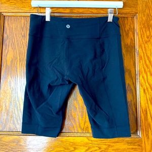 Lululemon Womens bike shorts w key pocket